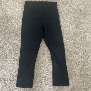 Women’s Lululemon Wunder Under Crop.